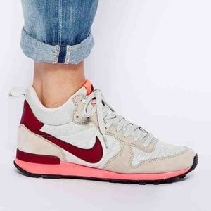 internationalist mid